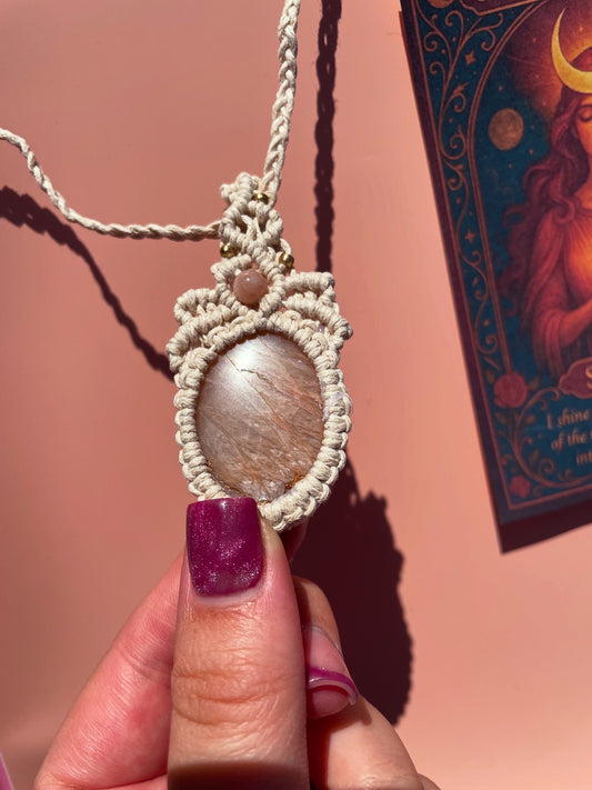Selene Flashy Peach Moonstone Macrame Adjustable Necklace