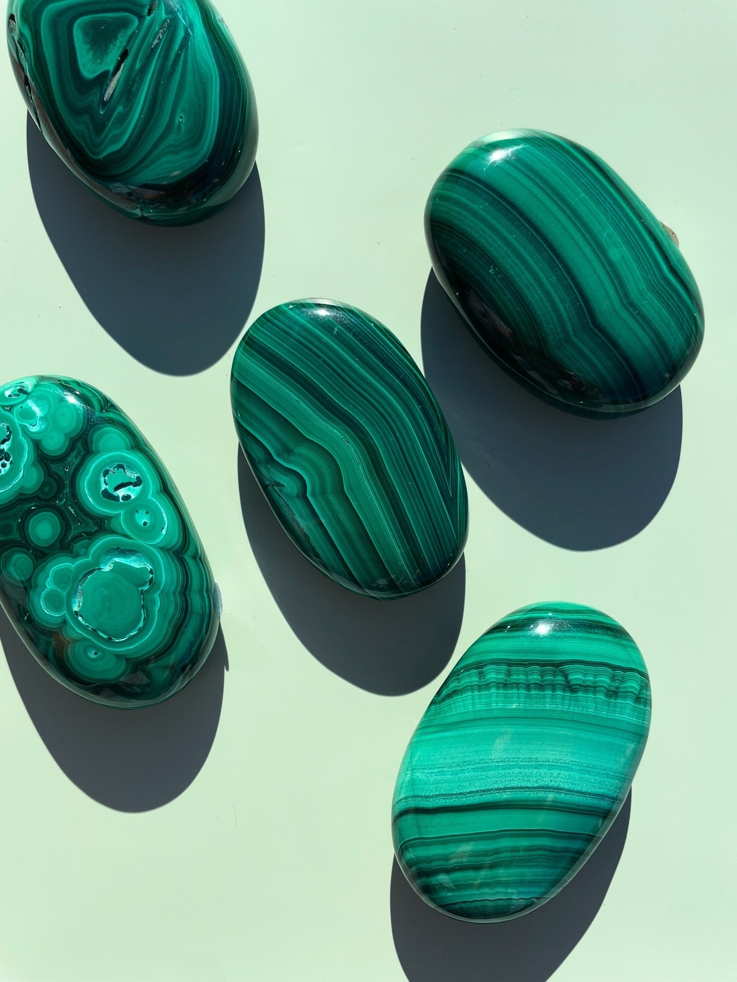 HQ Malachite palm stones