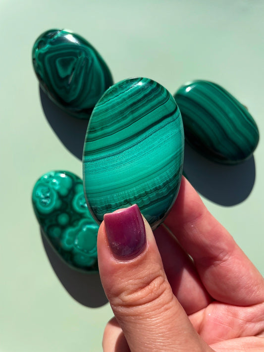 HQ Malachite palm stones